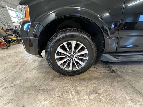 Used 2017 Ford Expedition XLT AWD/4WD image 10
