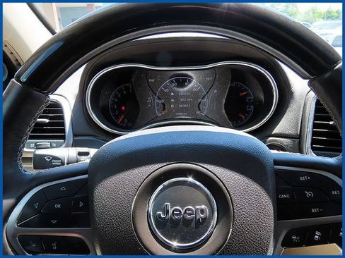 Certified 2018 Jeep Grand Cherokee Overland AWD/4WD image 16