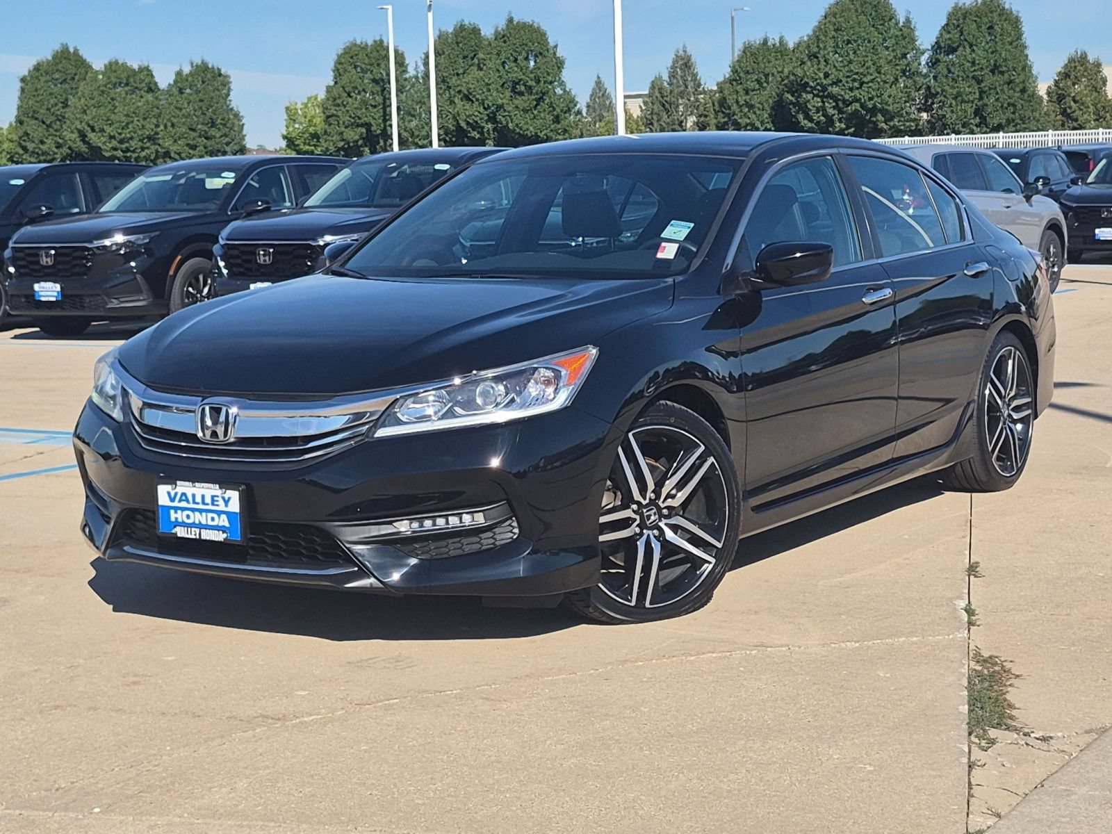 Used 2016 Honda Accord Sport image 2