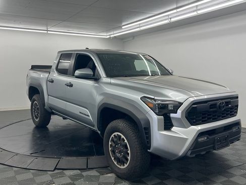 Used 2025 Toyota Tacoma TRD Off-Road AWD/4WD image 3