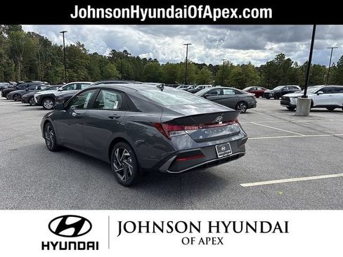 Used 2025 Hyundai Elantra Sport FWD image 8
