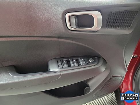 Used 2024 Hyundai Venue SEL image 12