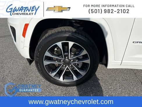 Used 2022 Jeep Grand Cherokee Overland AWD/4WD image 9