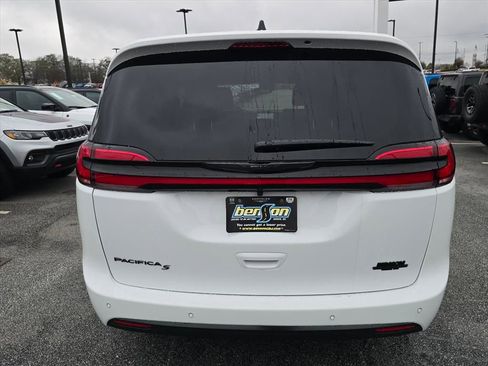 New 2026 Chrysler Pacifica Select w/ S Appearance Package image 14