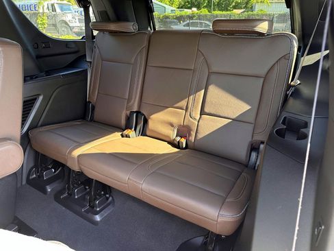 Used 2023 Chevrolet Tahoe High Country AWD/4WD image 14
