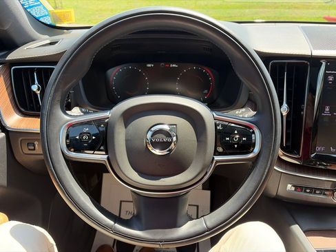 Used 2021 Volvo XC60 T6 Inscription w/ Advanced Package AWD/4WD image 5