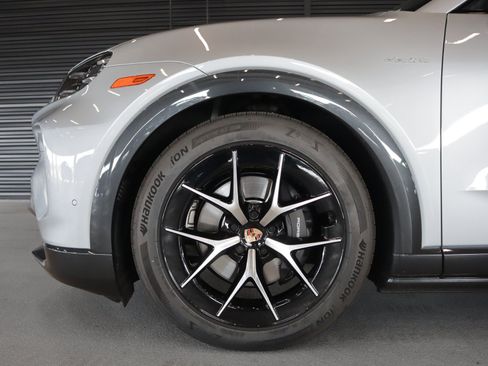 Used 2026 Porsche Cayenne Electric AWD/4WD image 12