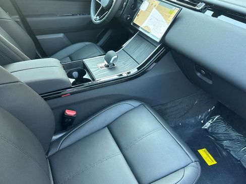 New 2026 Land Rover Range Rover Velar Dynamic SE image 17