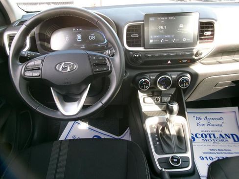Used 2025 Hyundai Venue SEL FWD image 11