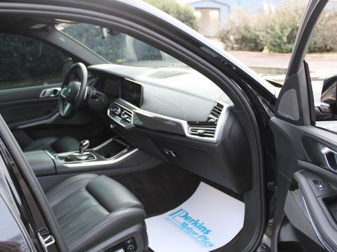 Used 2022 BMW X5 M50i image 24