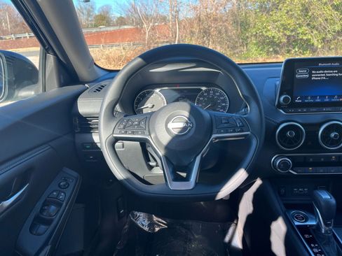 Used 2025 Nissan Sentra SV image 29