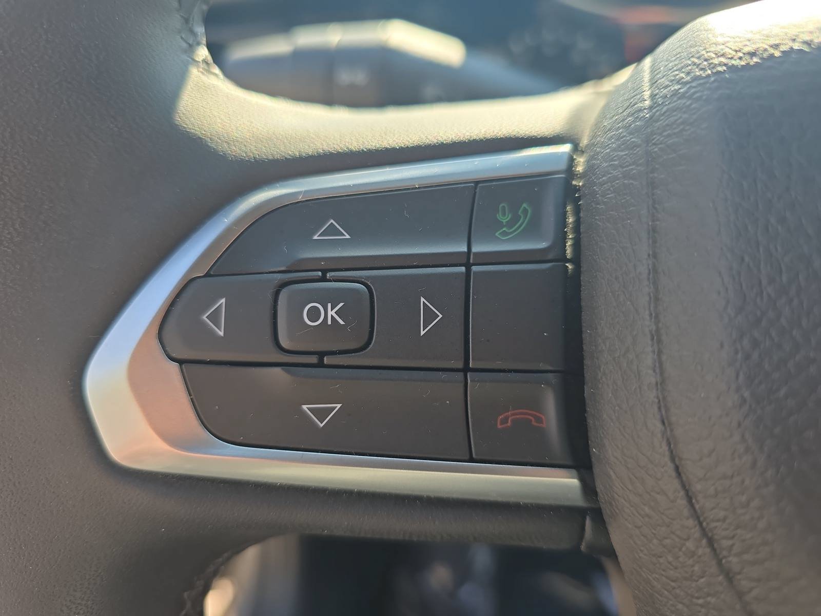 Used 2022 Jeep Compass Latitude w/ Sun and Sound Group FWD image 16