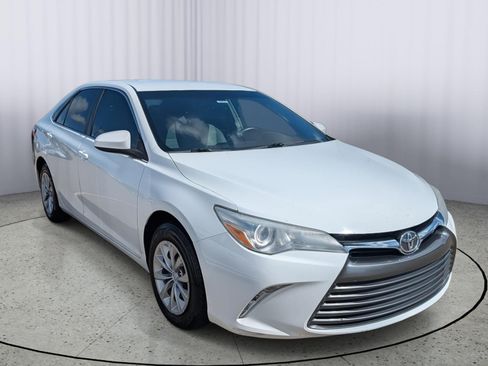 Used 2016 Toyota Camry LE FWD image 11