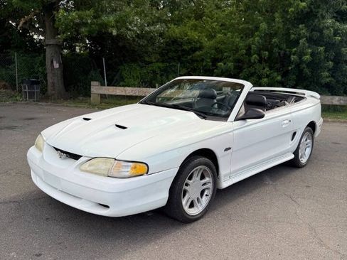 Used 1996 Ford Mustang GT RWD image 2