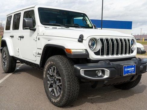 Used 2024 Jeep Wrangler Sahara image 4