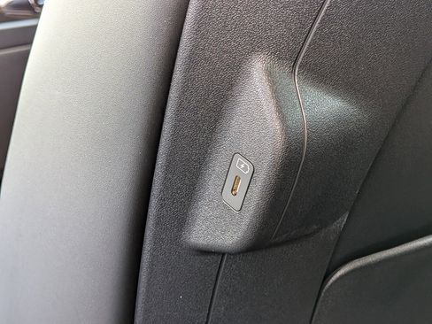 Used 2024 Kia Niro EX image 16