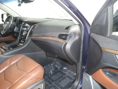 Used 2019 Cadillac Escalade ESV Premium Luxury image 45