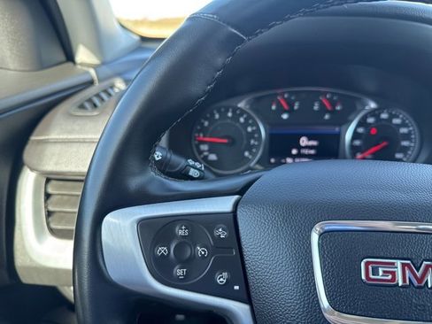 Used 2023 GMC Terrain SLT image 12