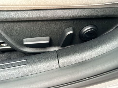 Used 2024 Genesis G70 2.5T image 12