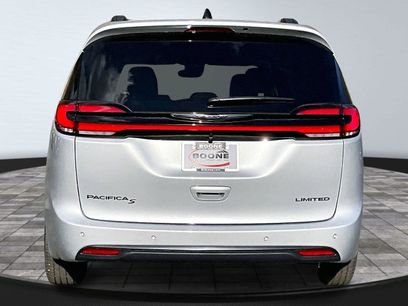 New 2026 Chrysler Pacifica Limited w/ S Appearance Package