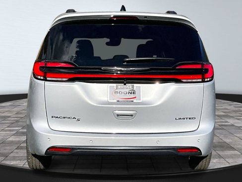 New 2026 Chrysler Pacifica Limited w/ S Appearance Package FWD image 4