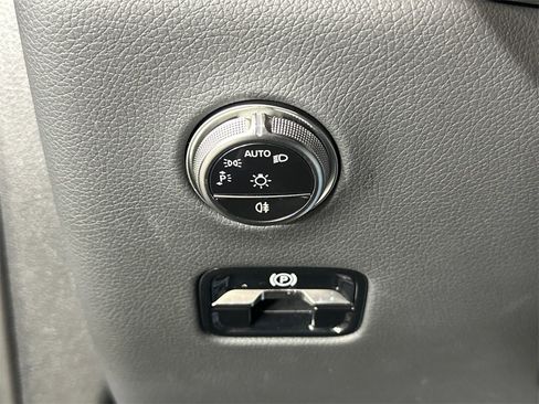 Certified 2025 Mercedes-Benz GLC 300 image 32