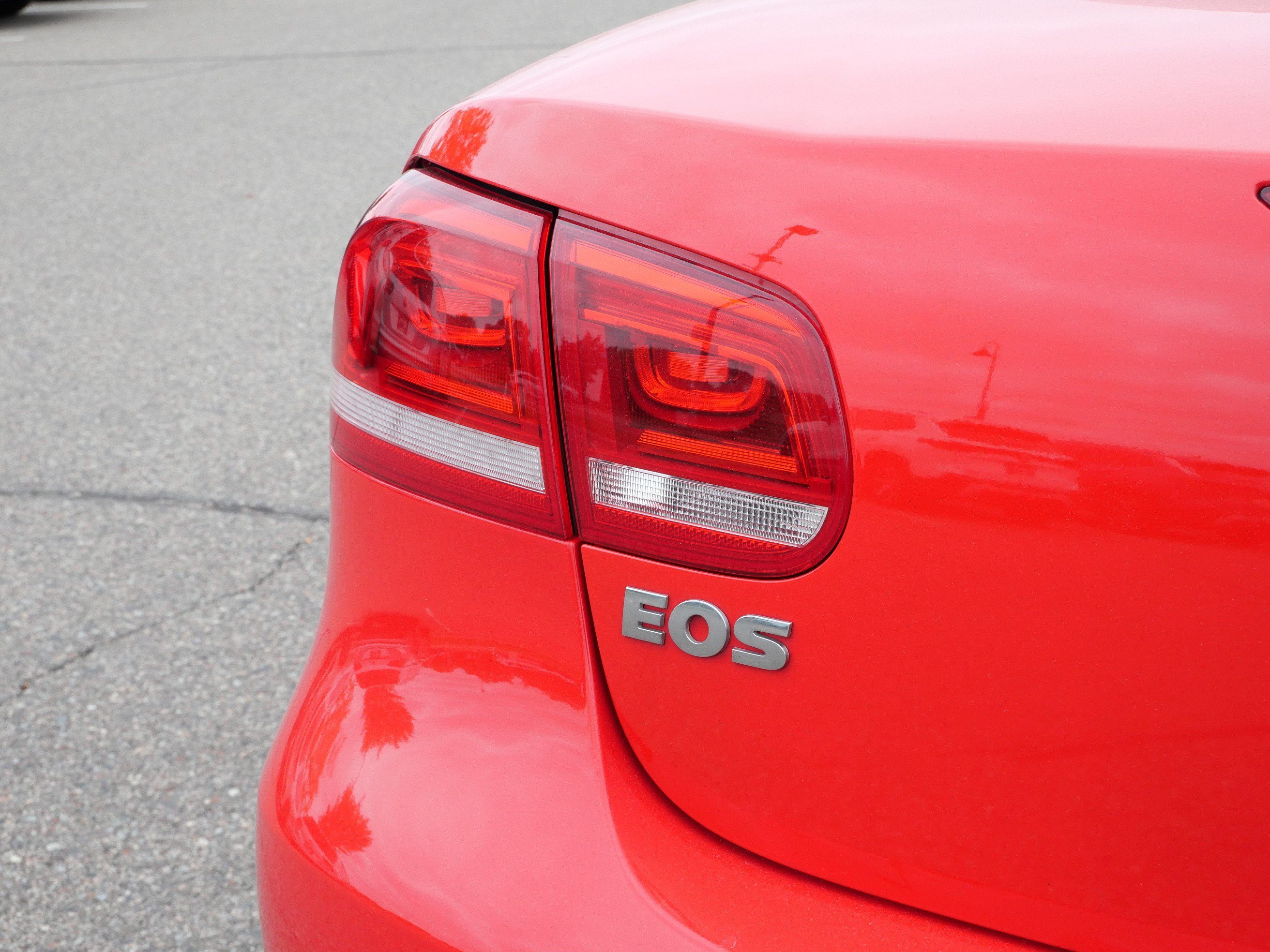 Used 2015 Volkswagen Eos Komfort FWD image 17