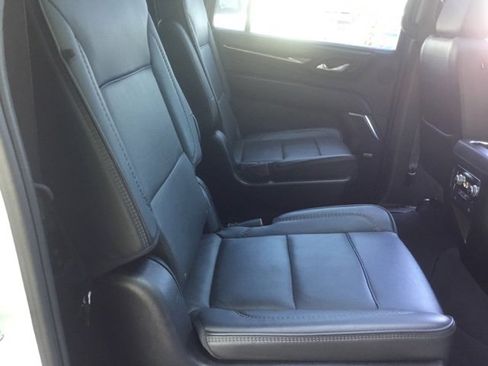 Used 2024 GMC Yukon XL Denali image 28