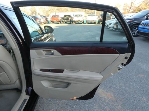 Used 2011 Toyota Avalon Limited image 29