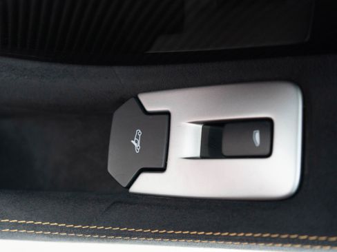 Used 2015 McLaren 650S Spider image 18