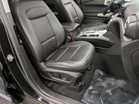 Certified 2022 Ford Explorer XLT w/ Equipment Group 202A image 28