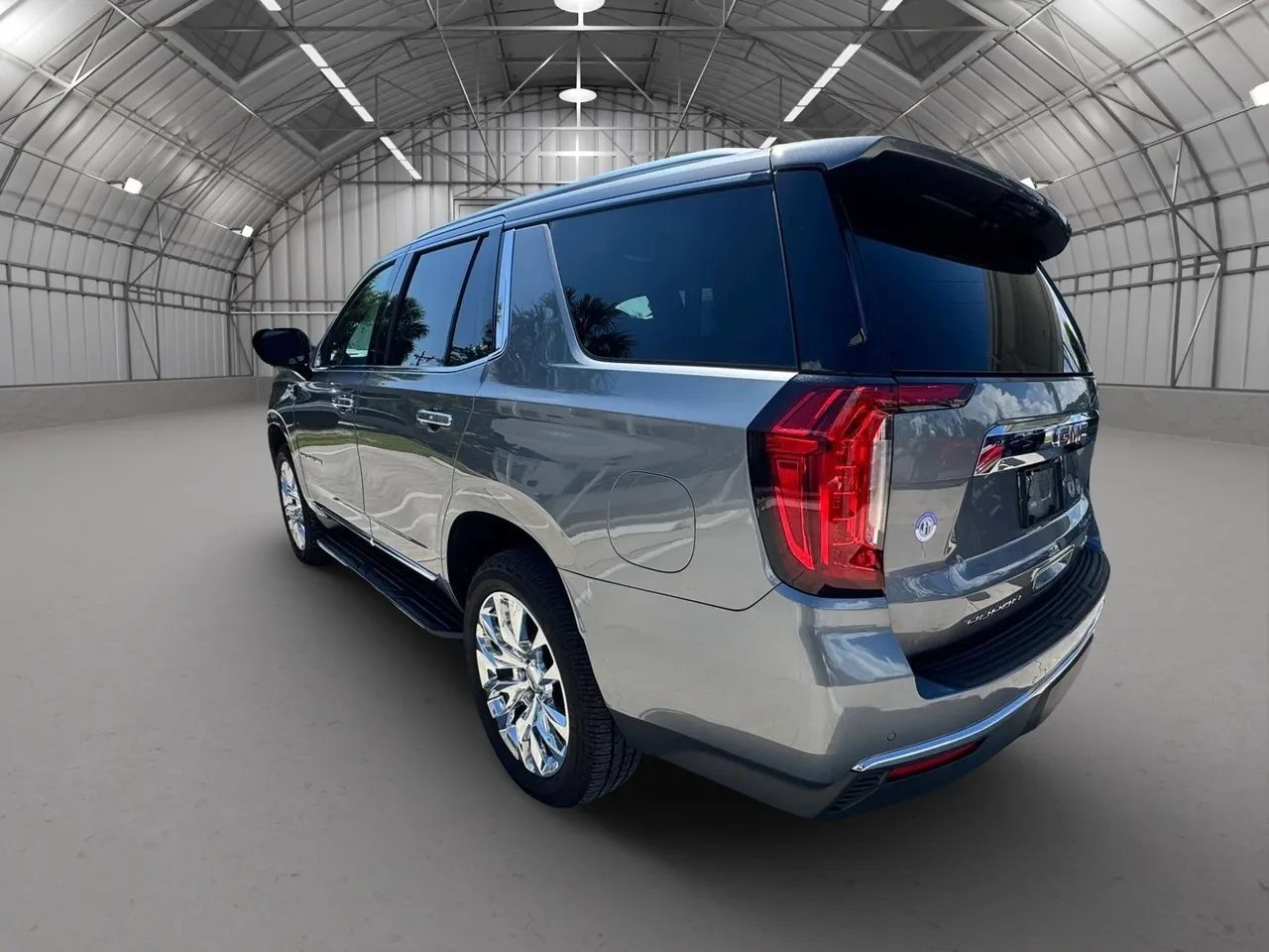 Used 2022 GMC Yukon SLT w/ SLT Premium Package AWD/4WD image 5