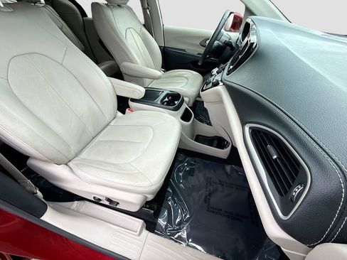 Used 2021 Chrysler Pacifica Touring-L w/ Premium & Safety Sphere Group FWD image 15