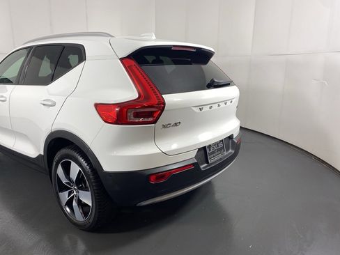 Used 2019 Volvo XC40 T5 Momentum image 9