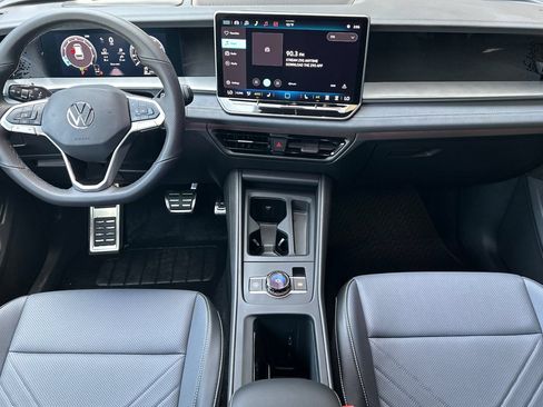New 2026 Volkswagen Tiguan SE R-Line FWD image 11