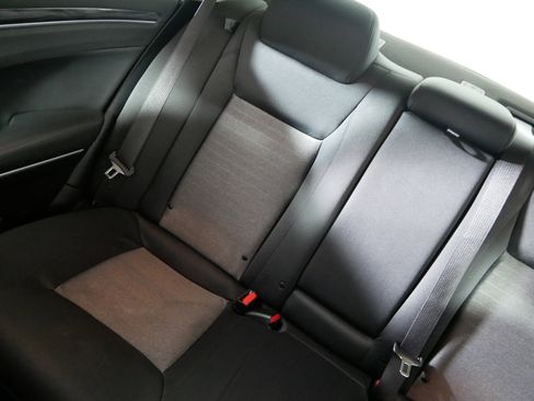 Used 2022 Chrysler 300 Touring image 12