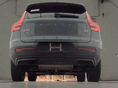 Used 2023 Volvo XC40 B4 Ultimate FWD image 8