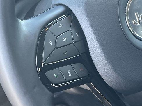 Used 2021 Jeep Cherokee Latitude Plus FWD image 18
