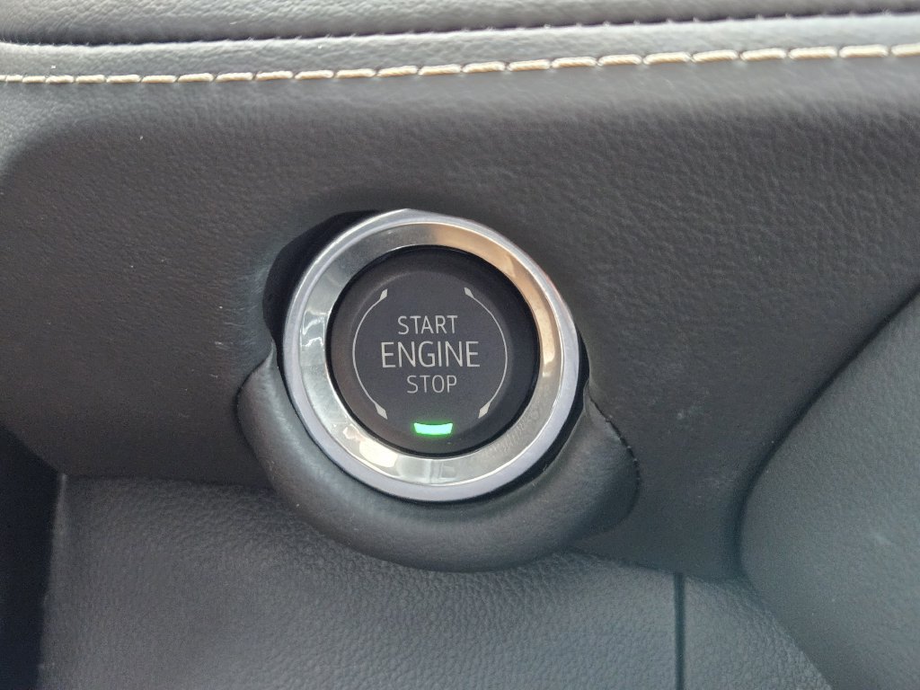 Used 2025 Chevrolet Suburban Premier RWD image 23