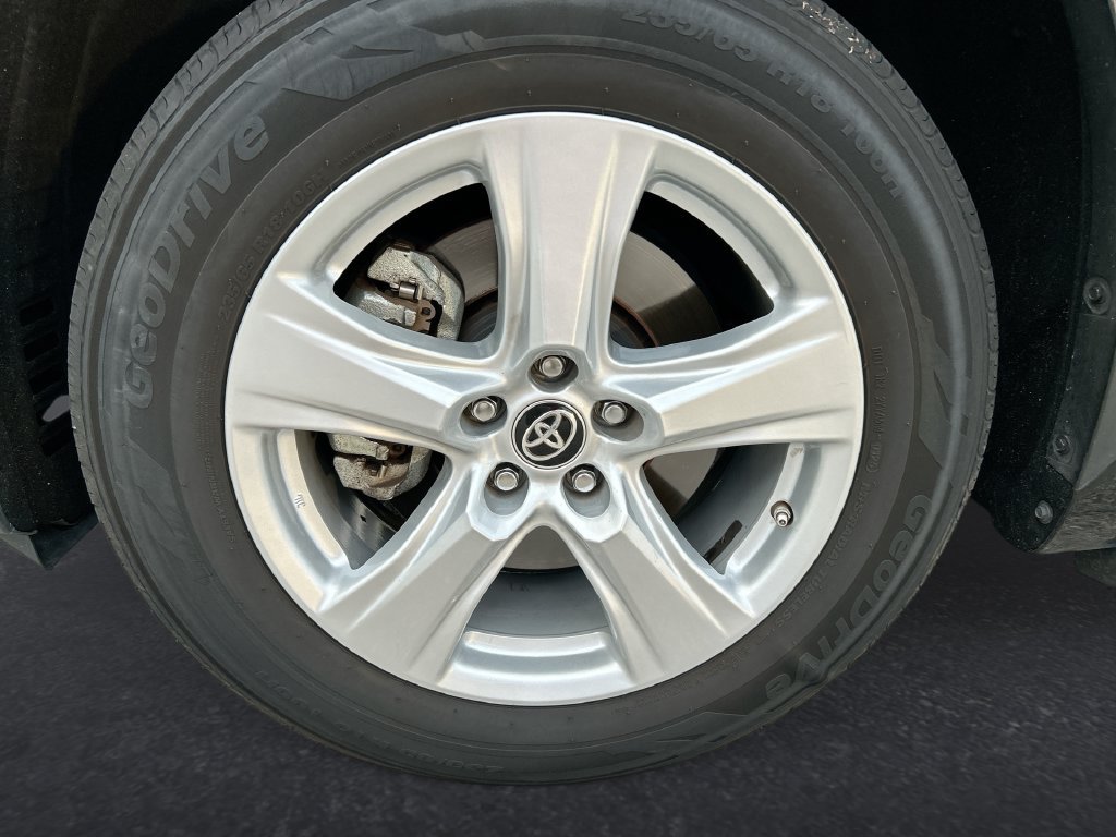 Used 2024 Toyota Highlander LE FWD image 10
