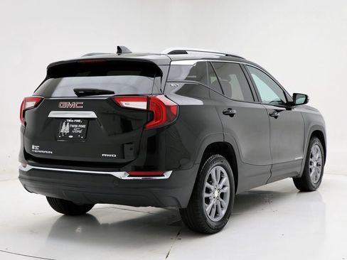 Used 2024 GMC Terrain SLT image 8