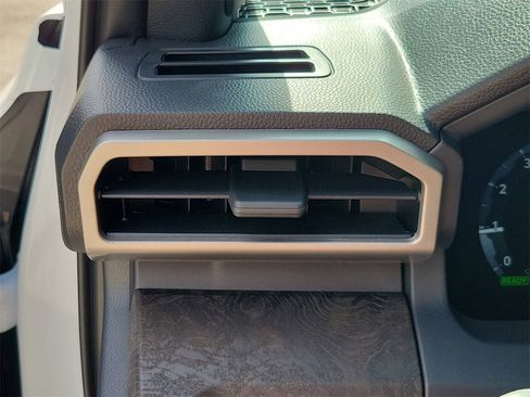 Used 2025 Toyota Tacoma Limited image 31