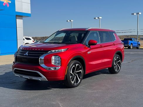 Used 2025 Mitsubishi Outlander SEL image 1