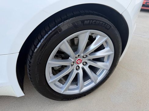Used 2015 Jaguar F-TYPE Convertible RWD image 9