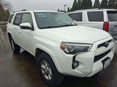 Used 2019 Toyota 4Runner SR5 Premium image 2