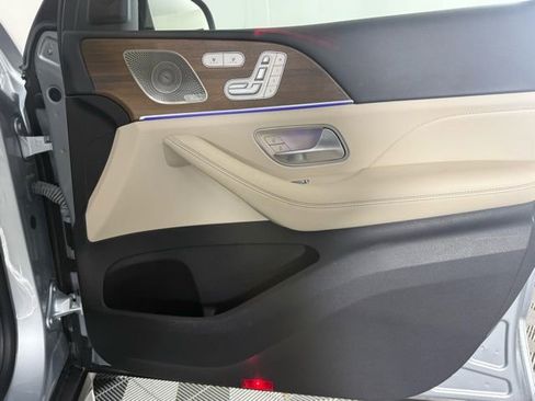 Used 2022 Mercedes-Benz GLS 450 4MATIC image 32