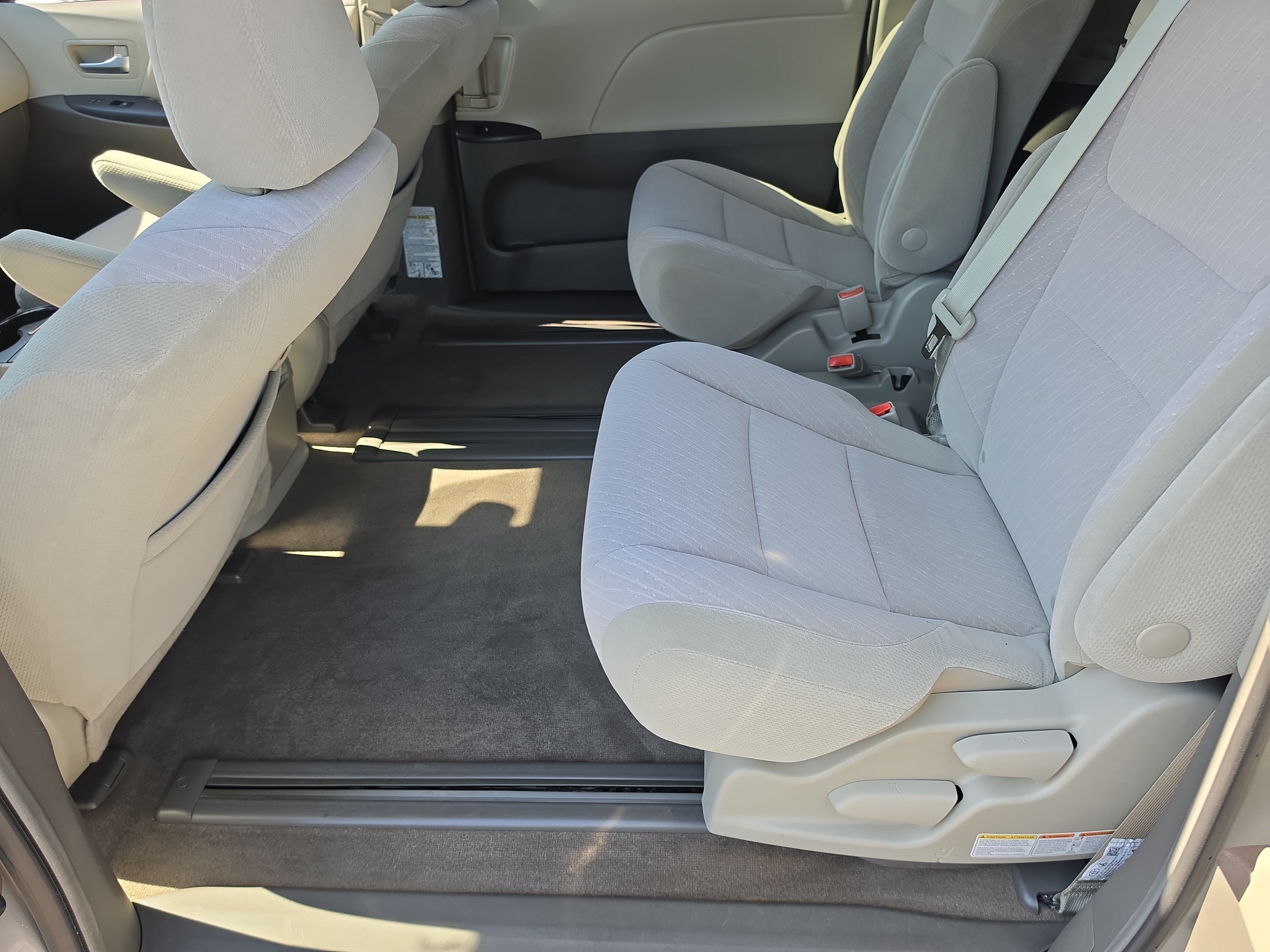 Used 2018 Toyota Sienna LE FWD image 16