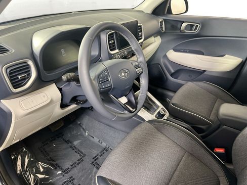 Used 2023 Hyundai Venue Limited FWD image 9