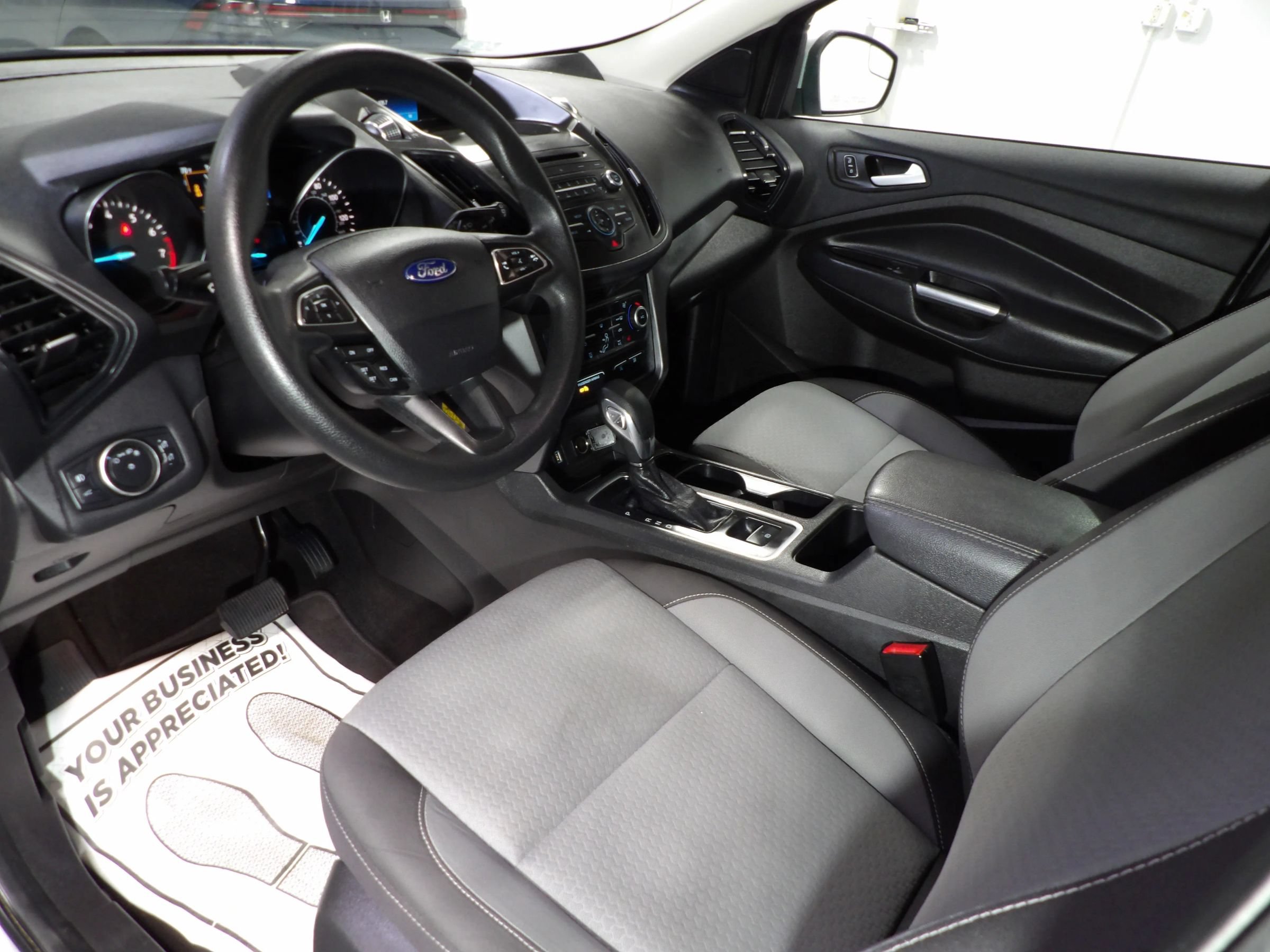Used 2018 Ford Escape SE FWD image 8