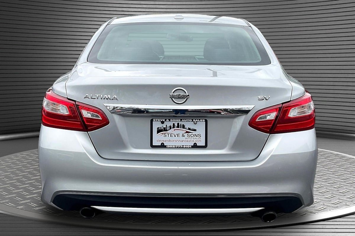 Used 2017 Nissan Altima 2.5 SV w/ Convenience Package FWD image 5